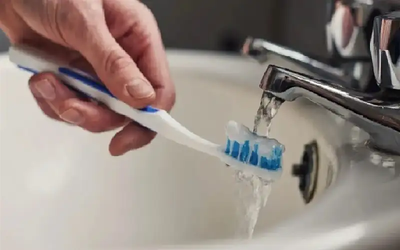 اكتشاف فيروسي مذهل في فرشاة الأسنان