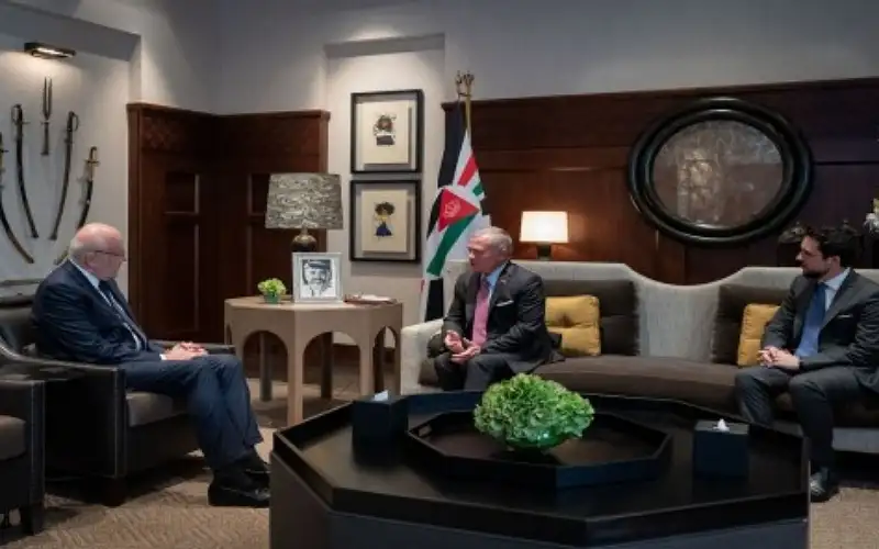 الملك يؤكد وقوف الأردن المطلق إلى