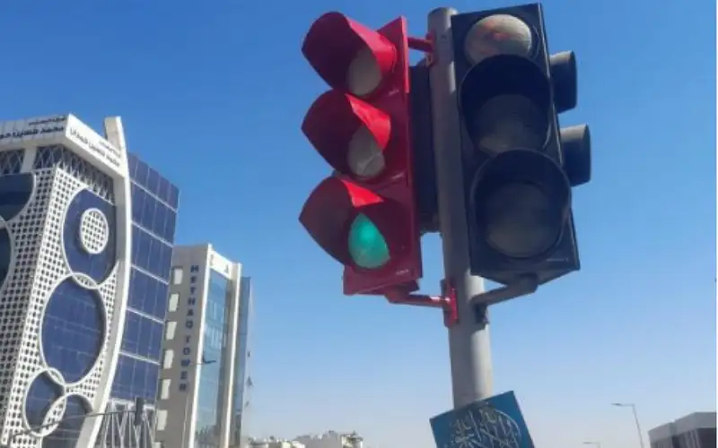 إشارات الباص السريع الضوئية بالعنابي