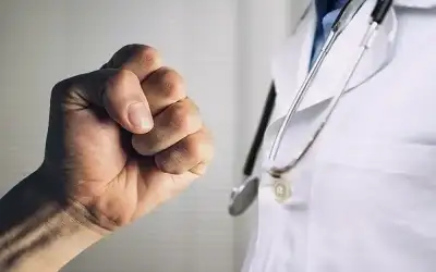 اعتداء على طبيب في مستشفى الأمير