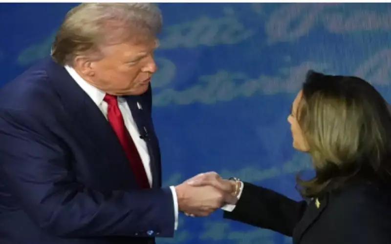 ترامب يطالب هاريس باجتياز اختبار القدرات