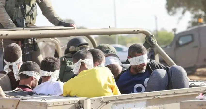 صحيفة: إسرائيل استخدمت معتقلين دروعا بشرية