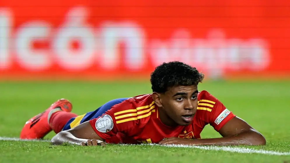 برشلونة يؤكد إصابة لامين جمال قبل