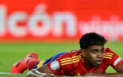 برشلونة يؤكد إصابة لامين جمال قبل