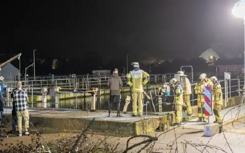 سرقها وفر.. مراهق ينزلق بسيارة والده