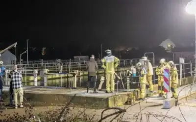 سرقها وفر.. مراهق ينزلق بسيارة والده