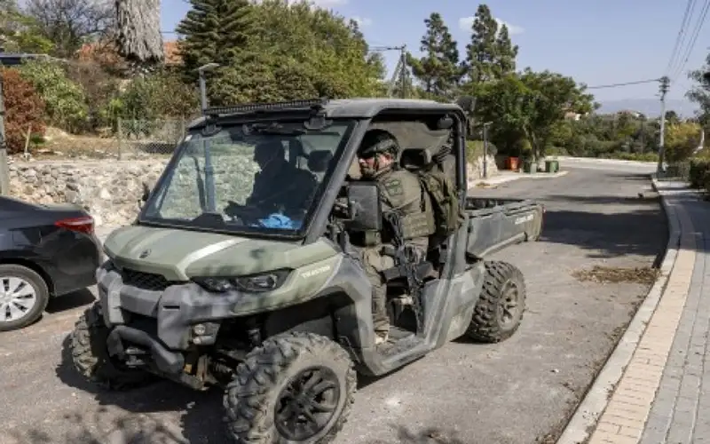 حزب الله يعلن قصف دبابة وجرافات