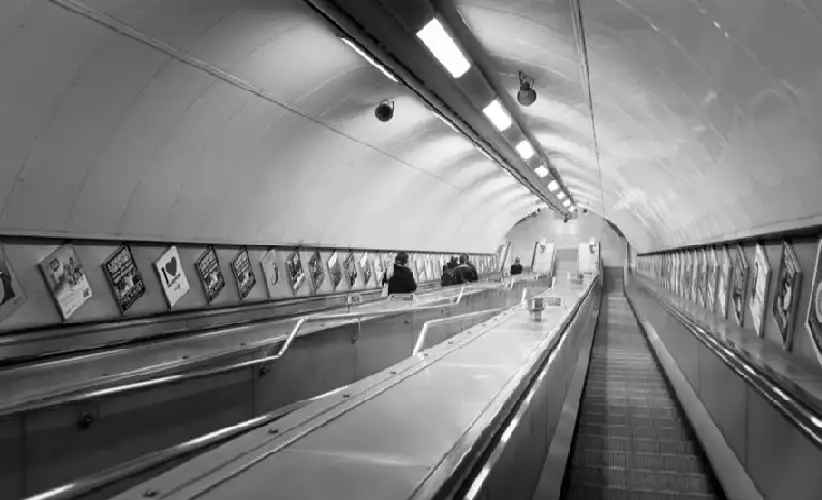 فتاة القطار الغامضة.. مترو أنفاق مسكون