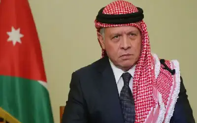 الملك يستقبل وزير الخارجية الإيراني