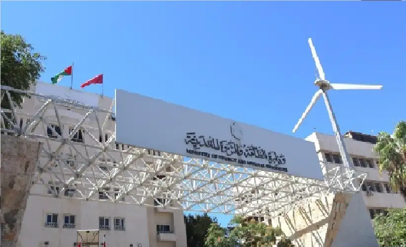 الحكومة تفاوض شركات طاقة متجددة لمراجعة