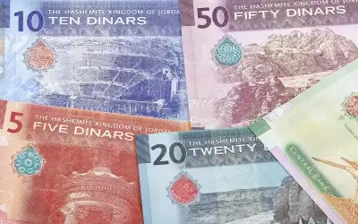 فيتش تتوقع تخفيض أسعار الفائدة في
