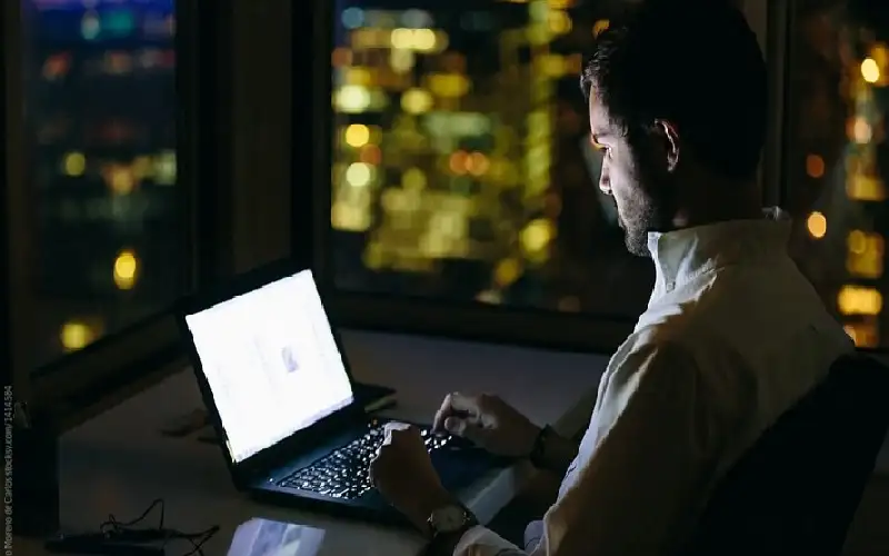 إجهاد العمل الليلي يضعف آليات مكافحة