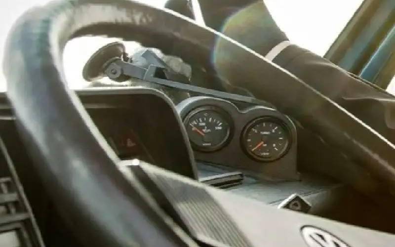 الجلوس الخاطىء في السيارة قد يهدد