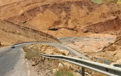 الأشغال تبدأ بتأهيل طريق الكرك -