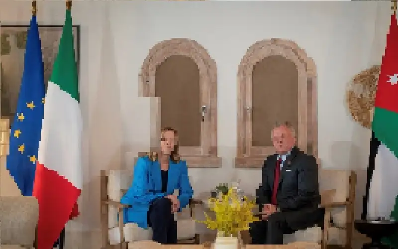 الملك يبحث مع رئيسة الوزراء الإيطالية
