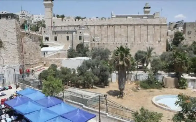 الخليل .. الاحتلال يقيد حركة الفلسطينيين