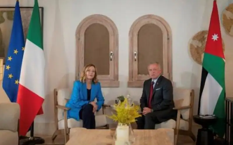 الملك يؤكد ضرورة وقف الحرب الإسرائيلية