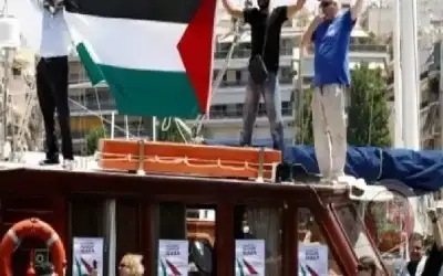 لم يكتف بالبكاء اليونانيون يفعلون شيئا