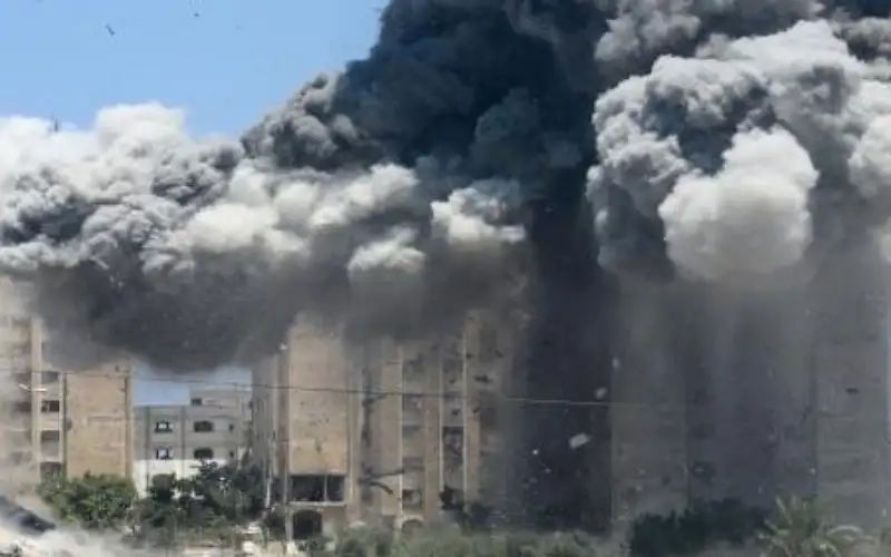 أكثر من 42 ألف شهيد في