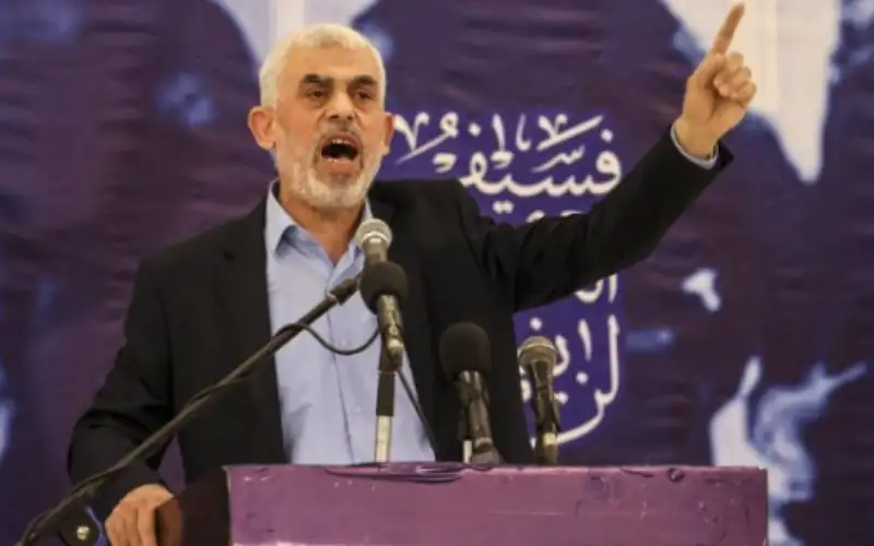 لماذا قطع إصبع يحيى السنوار بعد