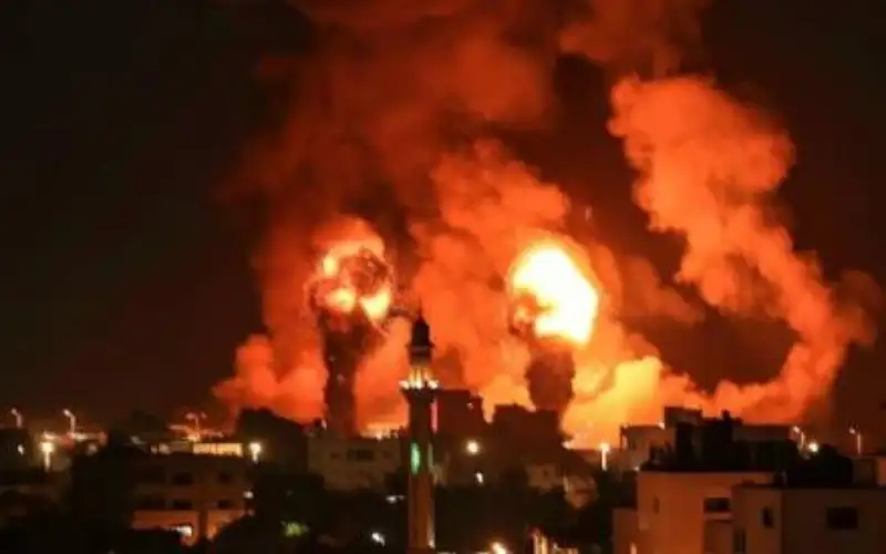 استشهاد أكثر من 60 شخصا وعشرات