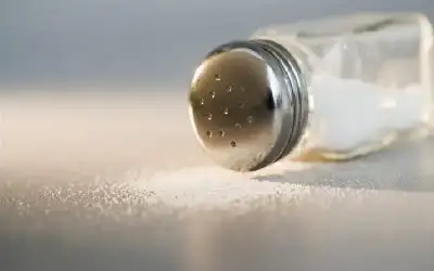 طرق ذكية لتقليل الملح دون تغيير