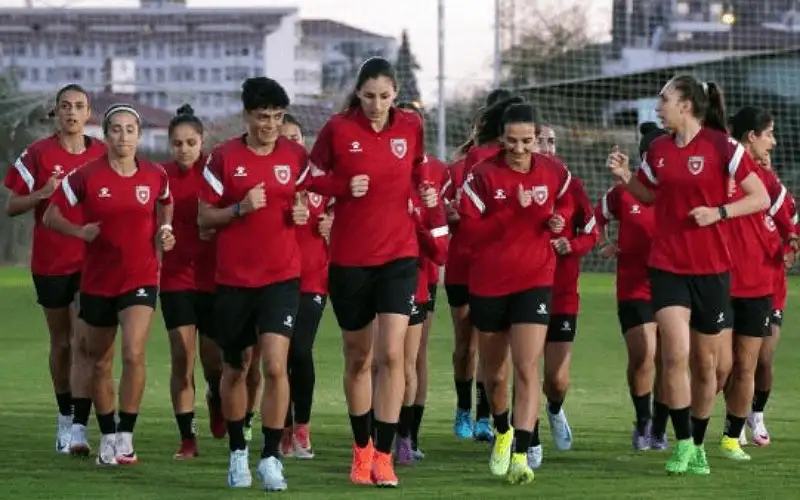 المنتخب النسوي يبدأ تدريباته بتركيا
