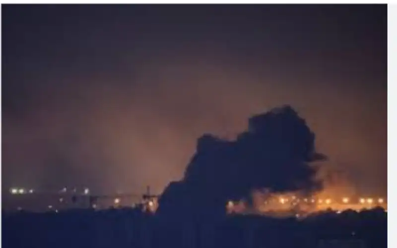 رويترز: سماع دوي انفجار ورؤية دخان