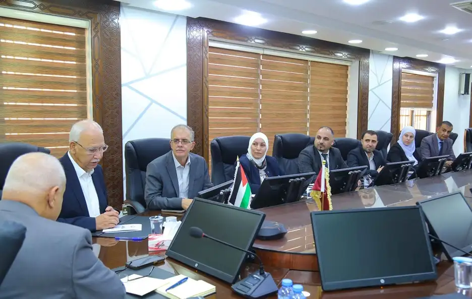 نقيب المهندسين ووزير العمل يبحثان اعادة