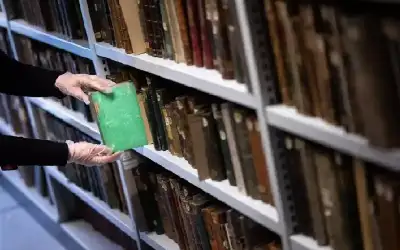 كتاب معار يعود إلى المكتبة متأخرا