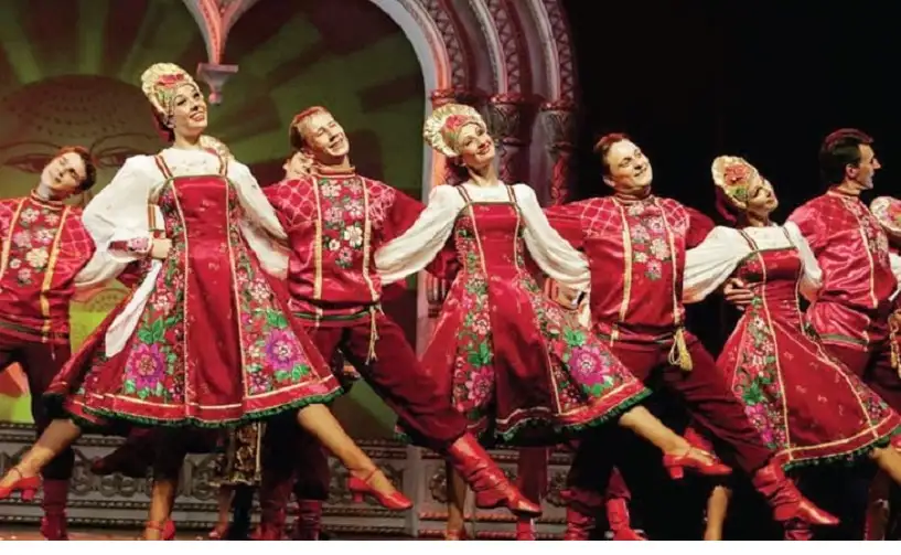 رقصة كالينكا الروسية: الاحتفاء بالحب والحياة