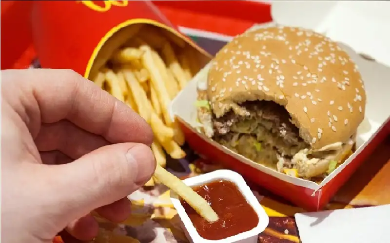 أمريكا: تراجع أسهم ماكدونالدز بعد تفشي