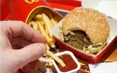 أمريكا: تراجع أسهم ماكدونالدز بعد تفشي