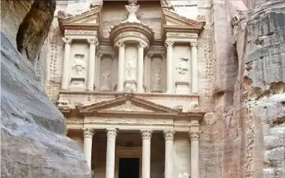 السياح العرب الأعلى إنفاقا على السياحة