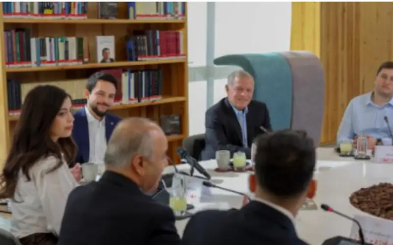 الملك يزور جامعة الحسين التقنية ويطلع