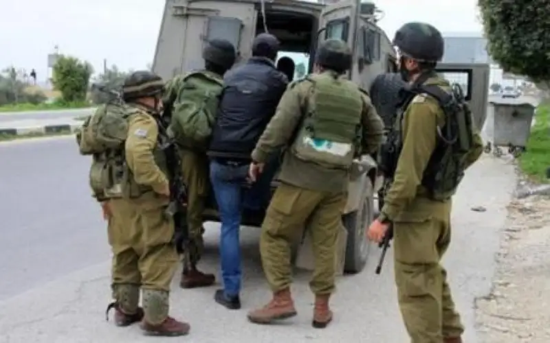 الاحتلال يقر باعتقال عشرات الفلسطينيين في