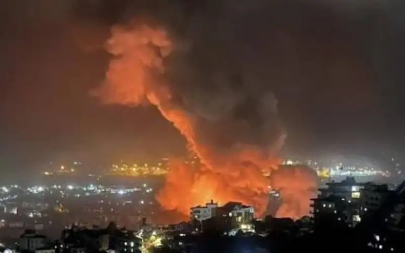 سلسلة غارات عنيفة واندلاع حرائق كبيرة