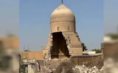 بينهم مشاهير.. هدم قبة تاريخية يغضب
