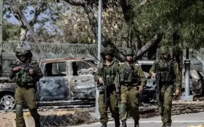 جندي إسرائيلي يقر باستخدام الفلسطينيين كدروع