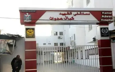 قوات الاحتلال تحتجز مئات المرضى والطواقم