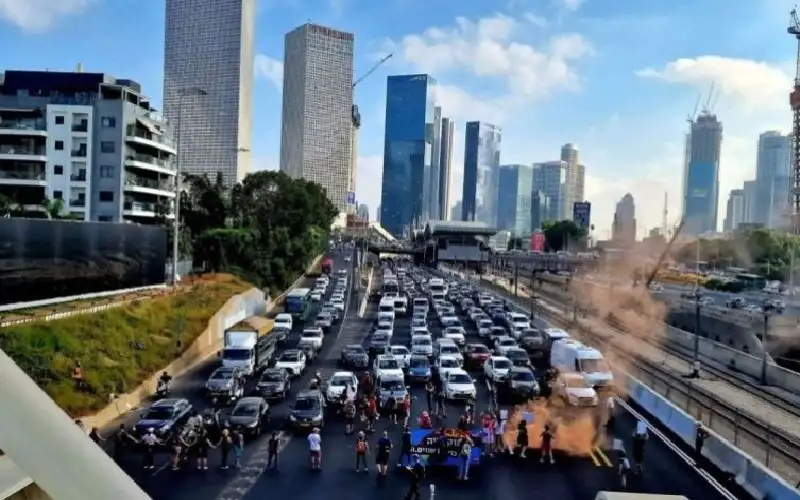 عائلات الأسرى تطالب بالتوصل لاتفاق