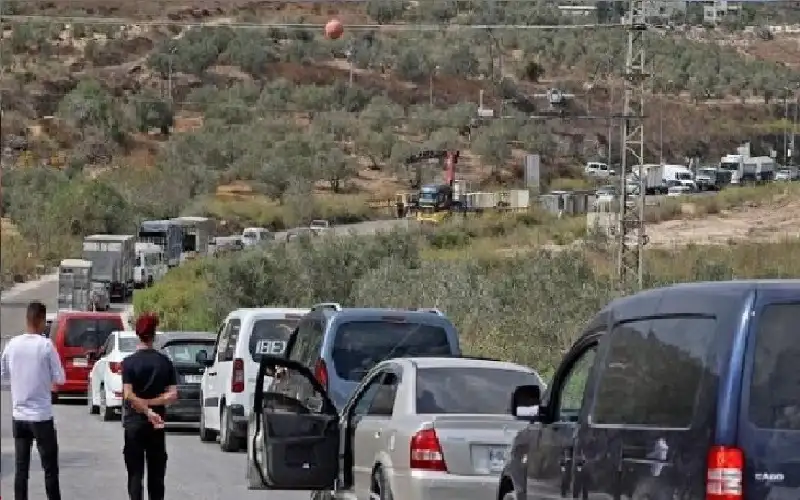 الاحتلال يخنق الضفة بالحواجز والبوابات الحديدية