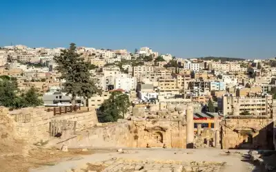 طقس خريفي لطيف الاثنين فوق المرتفعات