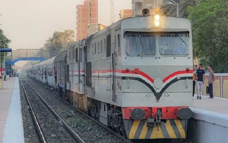 القبض على شاب عطل قطارا لتصوير