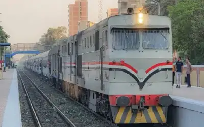 القبض على شاب عطل قطارا لتصوير