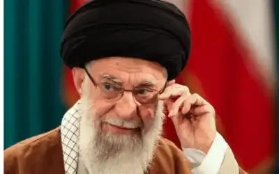 خامنئي: لا ينبغي التضخيم أو التقليل