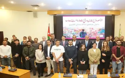 أمين عمان يلتقي عددا من الفنانين
