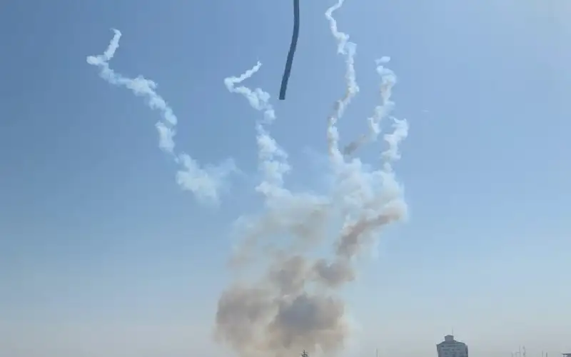 اطلاق 30 صاروخا من لبنان اتجاه