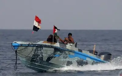الحوثيون: استهدفنا 3 سفن في بحر