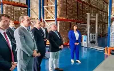 الملك يفتتح مستودع المخزون الطبي الاستراتيجي